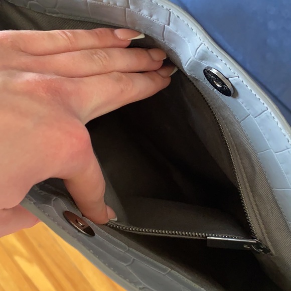 Vince Crocodile-Embossed Medium Messenger Bag - Picture 4 of 7